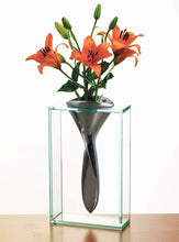 (D) Handcrafted Crystal Clear 'Elvis' 13" Glass Flower Vase with Aluminum Center