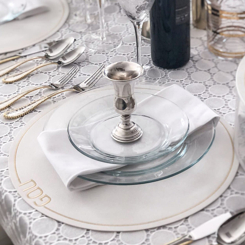 (D) Judaica White Leatherette Passover Placemats Set of 4 for Tabletop (Gold)