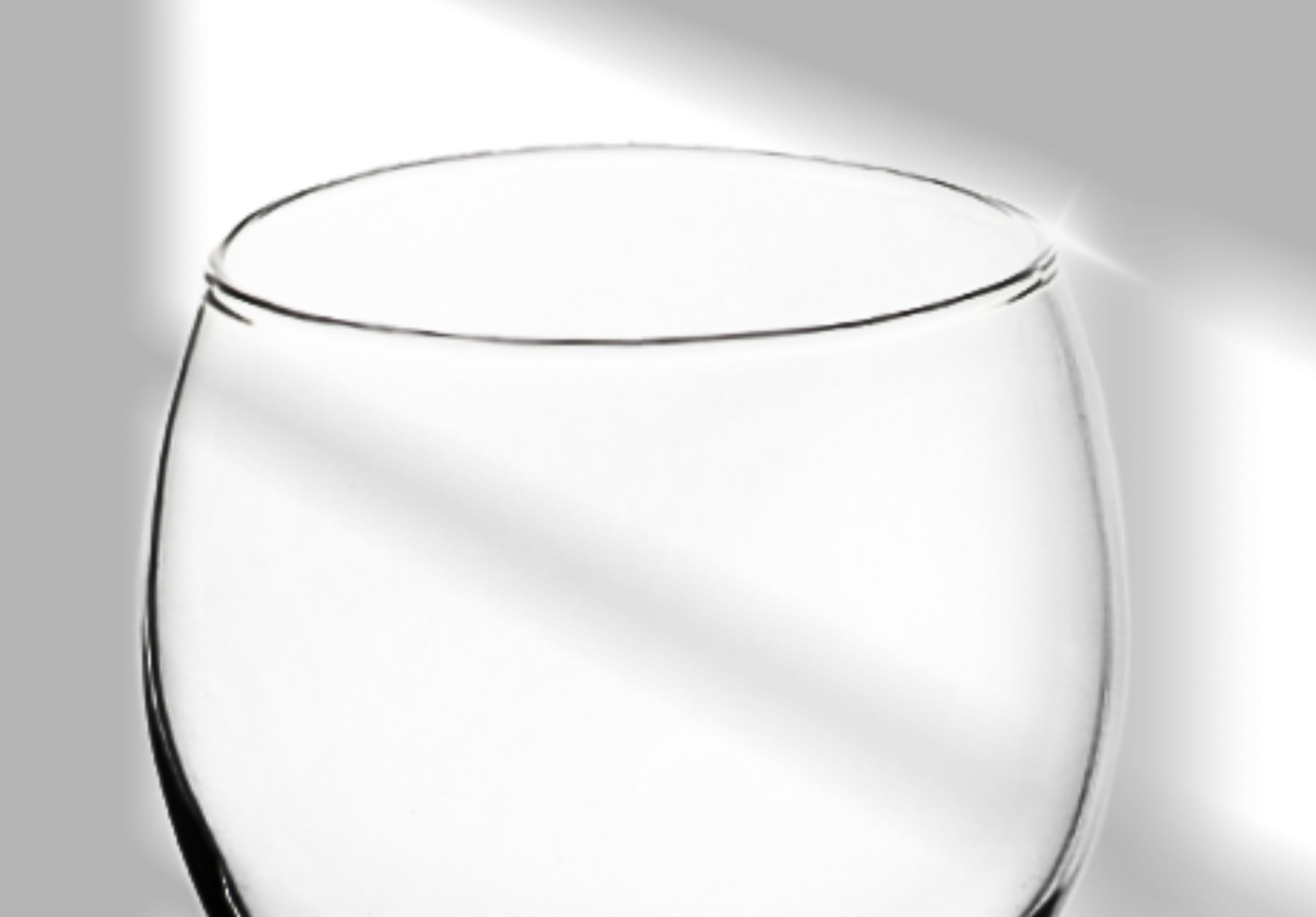 Goblet Glassware - 15.5 Ounce Long Stem Wine Glass - Crystal Clear Drinking Glasses for Red or White Wine, Cocktails and Mocktails - Suitable for Bar , Home and Special Events
