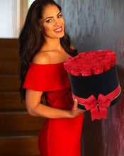 (D) Luxury Long Lasting Roses in a Black Box, Preserved Flowers Empire L (Scarlet)